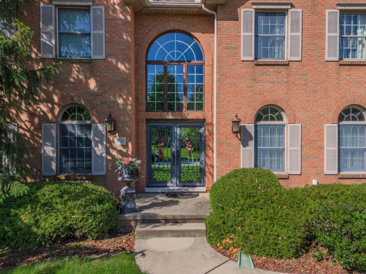 Bloomington, Illinois, 61704, United States, 6 Bedrooms Bedrooms, ,5 BathroomsBathrooms,Residential,For Sale,1793888