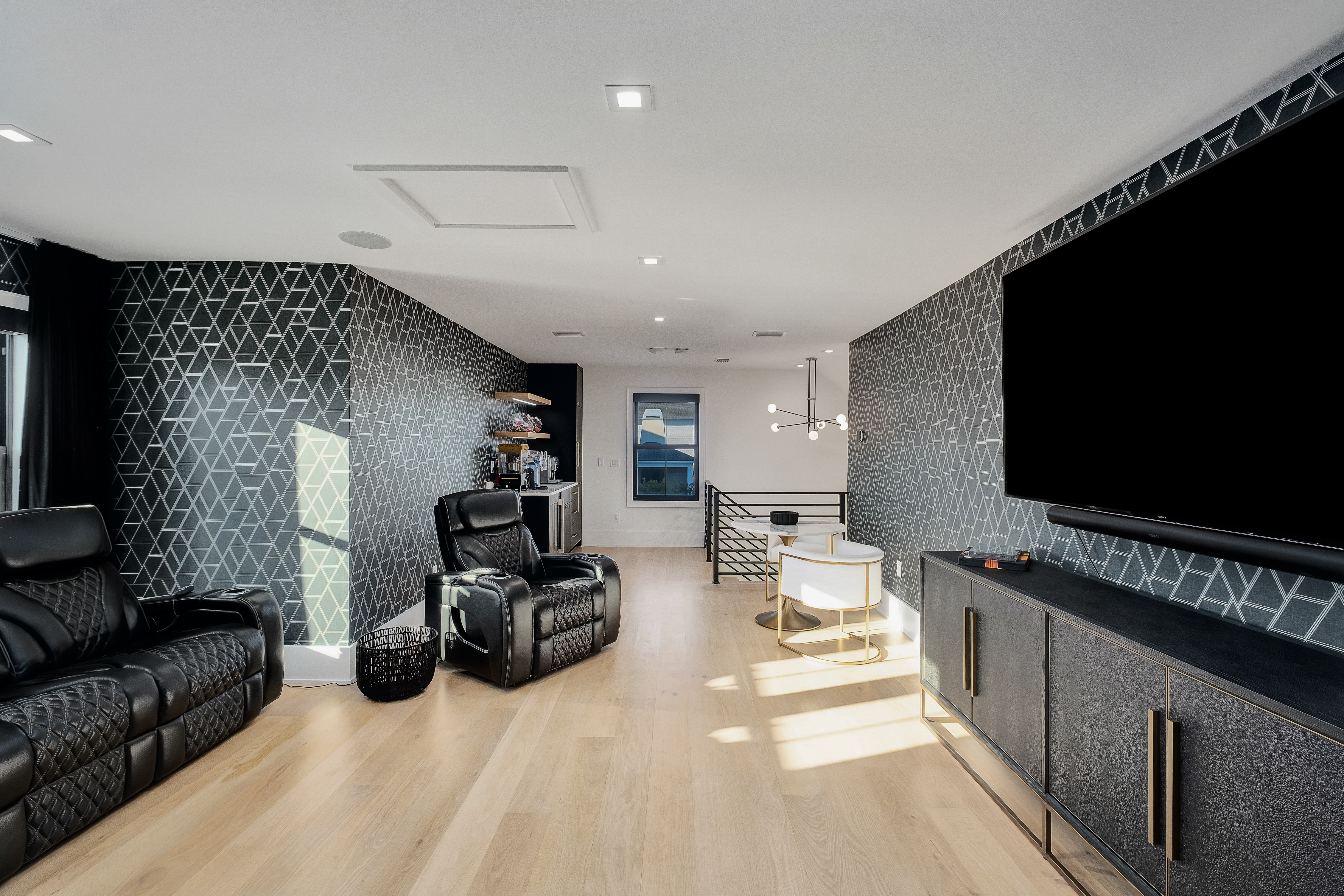  Private Composed Estate With Pond Views, Carriage House And Outdoor Oasis - 物件實景