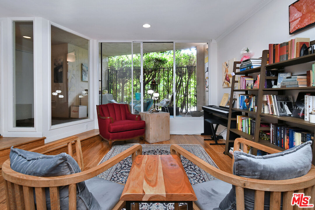 Los Angeles, California, 90049, United States, 2 Bedrooms Bedrooms, ,3 BathroomsBathrooms,Residential,For Sale,1997072