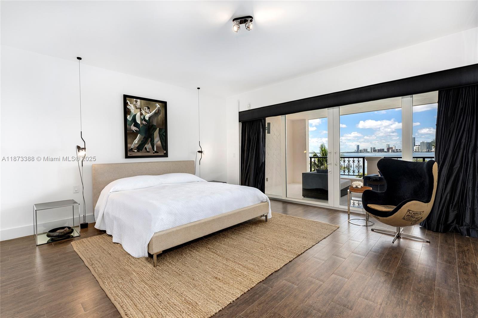Miami, Florida, 33109, United States, 3 Bedrooms Bedrooms, ,3 BathroomsBathrooms,Residential,For Sale,1940936