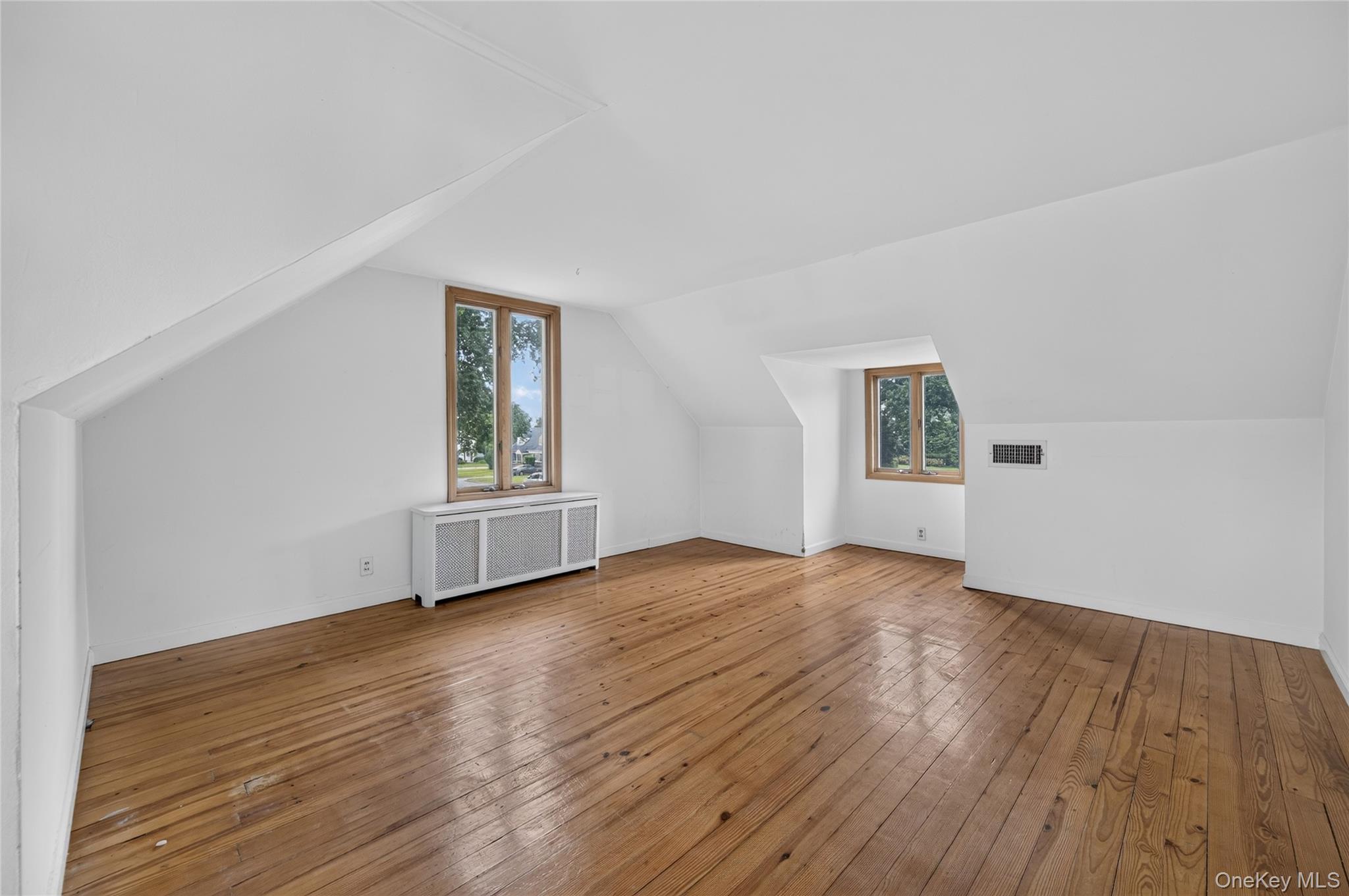  146 Longwood Avenue, Westbury, NY, 11590 - 物件實景