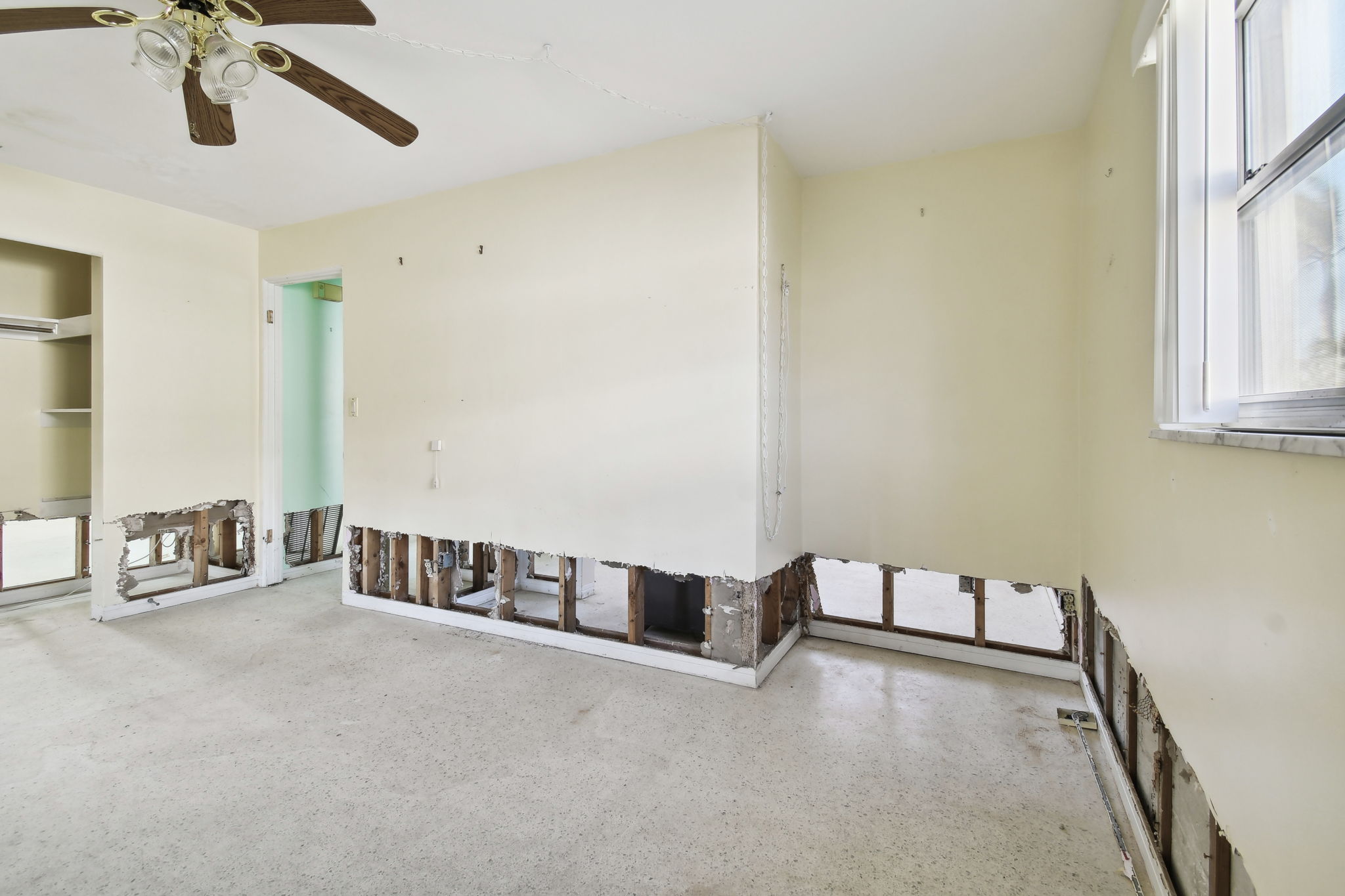 Madeira Beach, Florida, 33708, United States, 3 Bedrooms Bedrooms, ,2 BathroomsBathrooms,Residential,For Sale,1943278