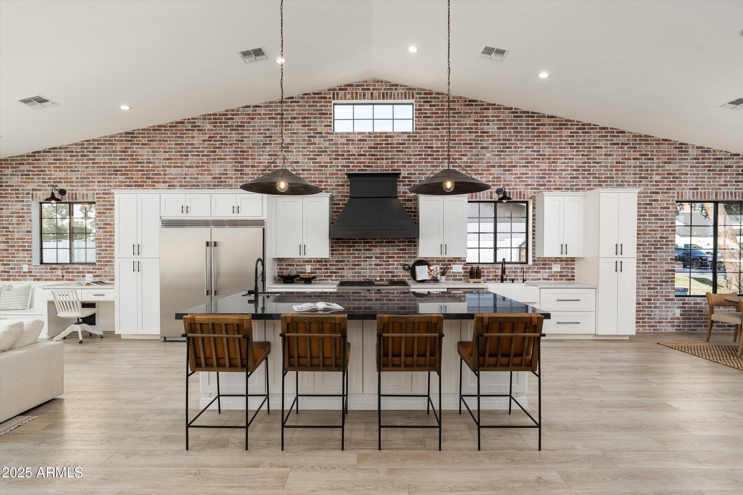 Phoenix, Arizona, 85018, United States, 4 Bedrooms Bedrooms, ,4 BathroomsBathrooms,Residential,For Sale,1993183