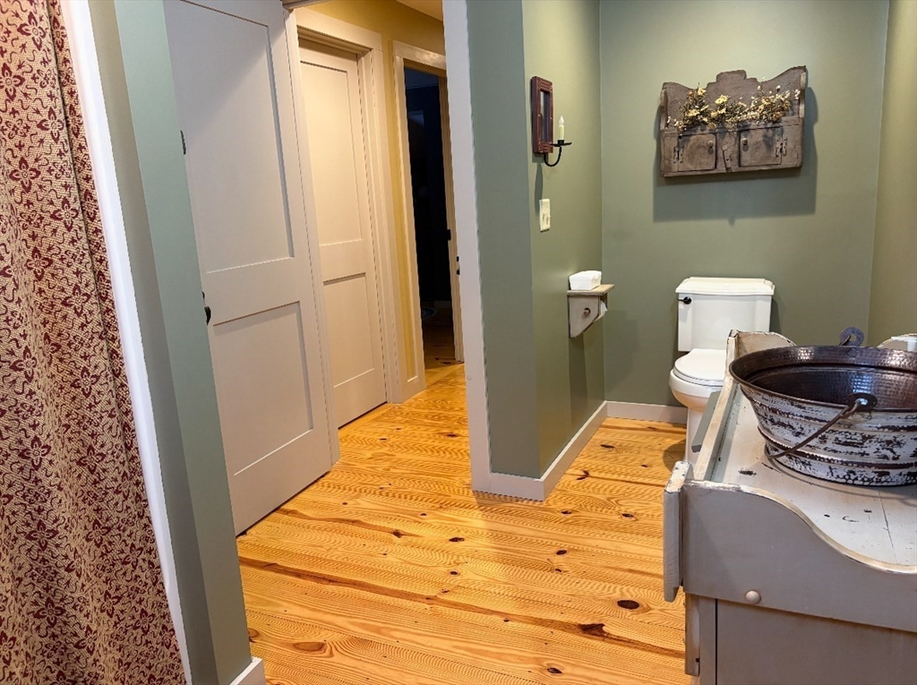 Northbridge, Massachusetts, 01588, United States, 4 Bedrooms Bedrooms, ,2 BathroomsBathrooms,Residential,For Sale,2015326