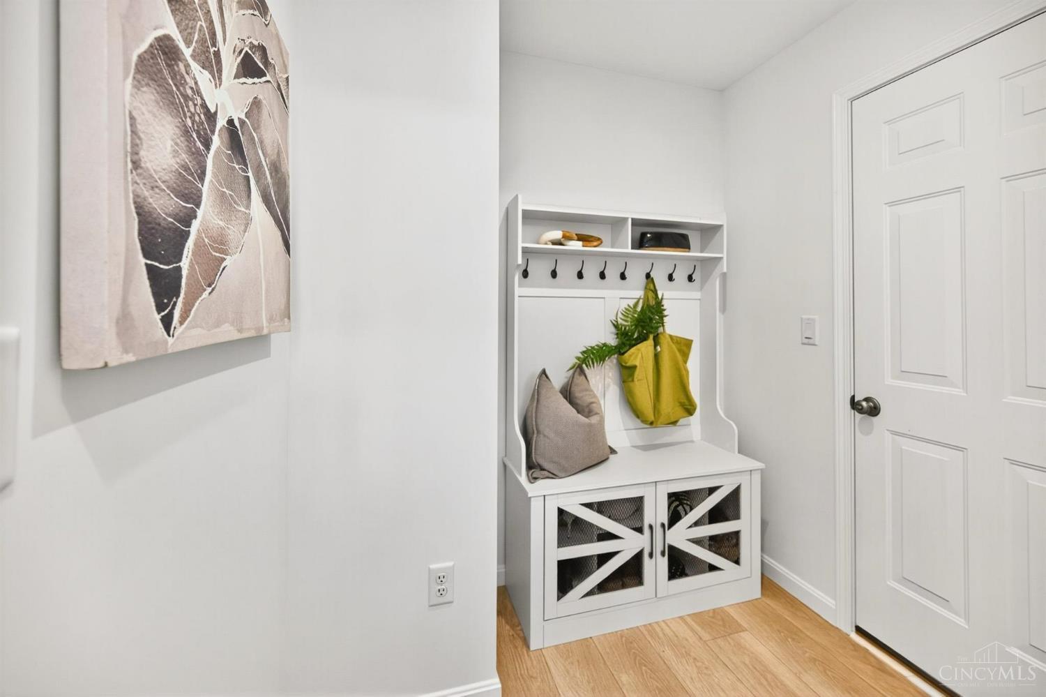 Turtle Creek Twp, Ohio, 45036, United States, 5 Bedrooms Bedrooms, ,4 BathroomsBathrooms,Residential,For Sale,1890162