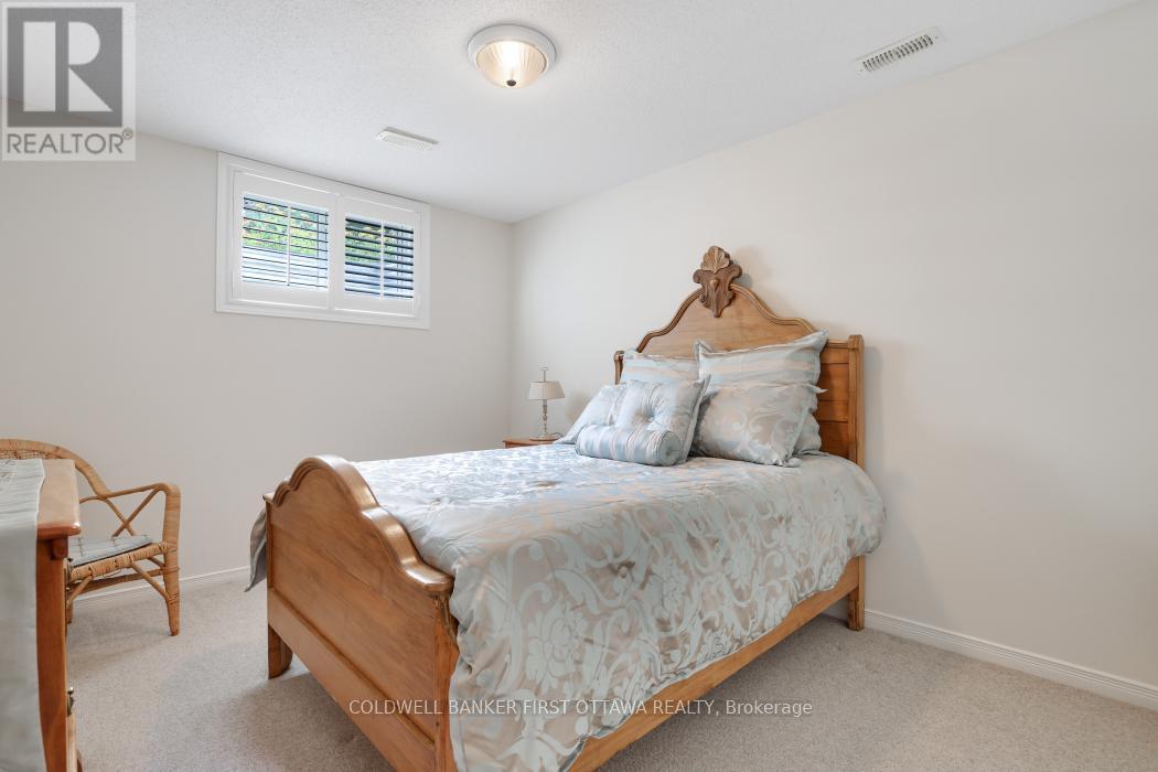 Ottawa, Ontario, K2S 1Z6, CA, 3 Bedrooms Bedrooms, ,3 BathroomsBathrooms,Residential,For Sale,1906768