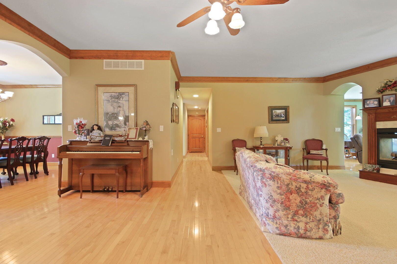 STURGEON, Missouri, 65284, United States, 3 Bedrooms Bedrooms, ,3 BathroomsBathrooms,Residential,For Sale,1921740
