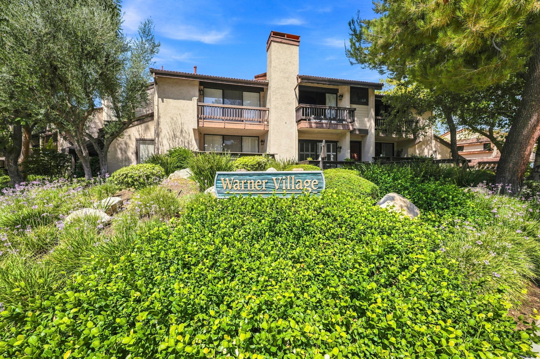  21801 Burbank Boulevard, 83 - 物件實景