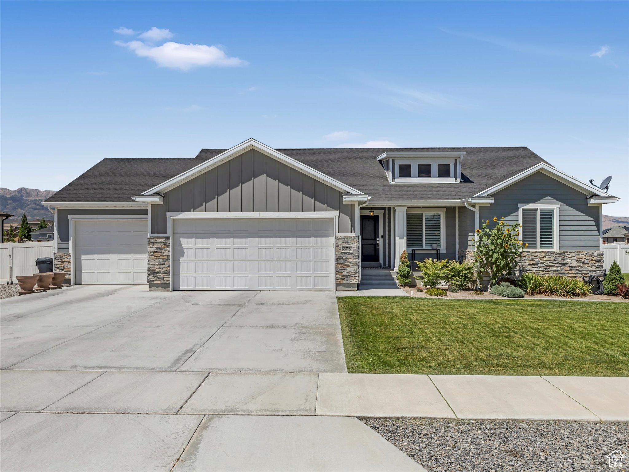 Grantsville, Utah, 84029, United States, 4 Bedrooms Bedrooms, ,3 BathroomsBathrooms,Residential,For Sale,1991039