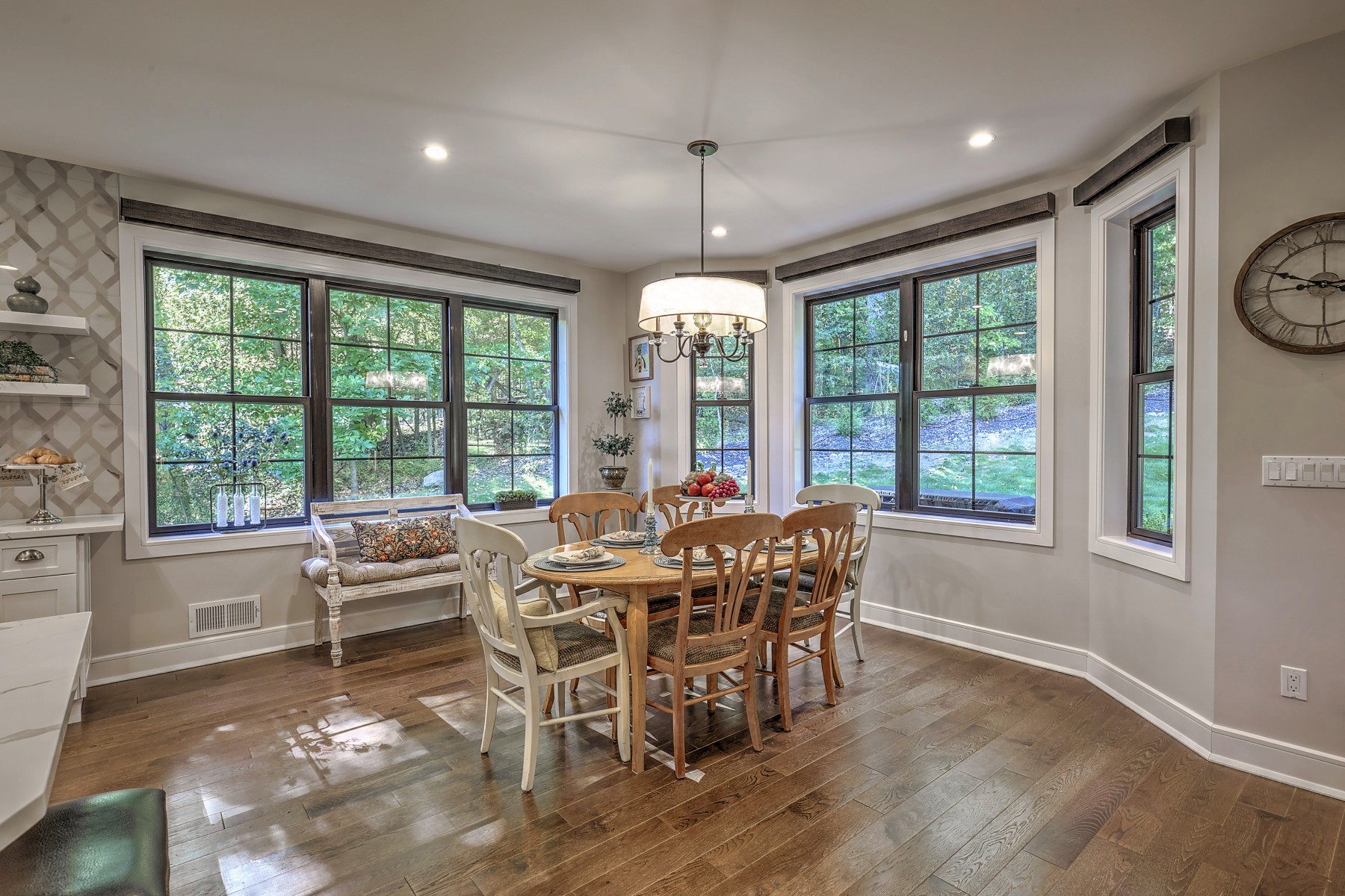  Custom Built Home Blends Classic Elegance with Modern Amenities - 物件實景