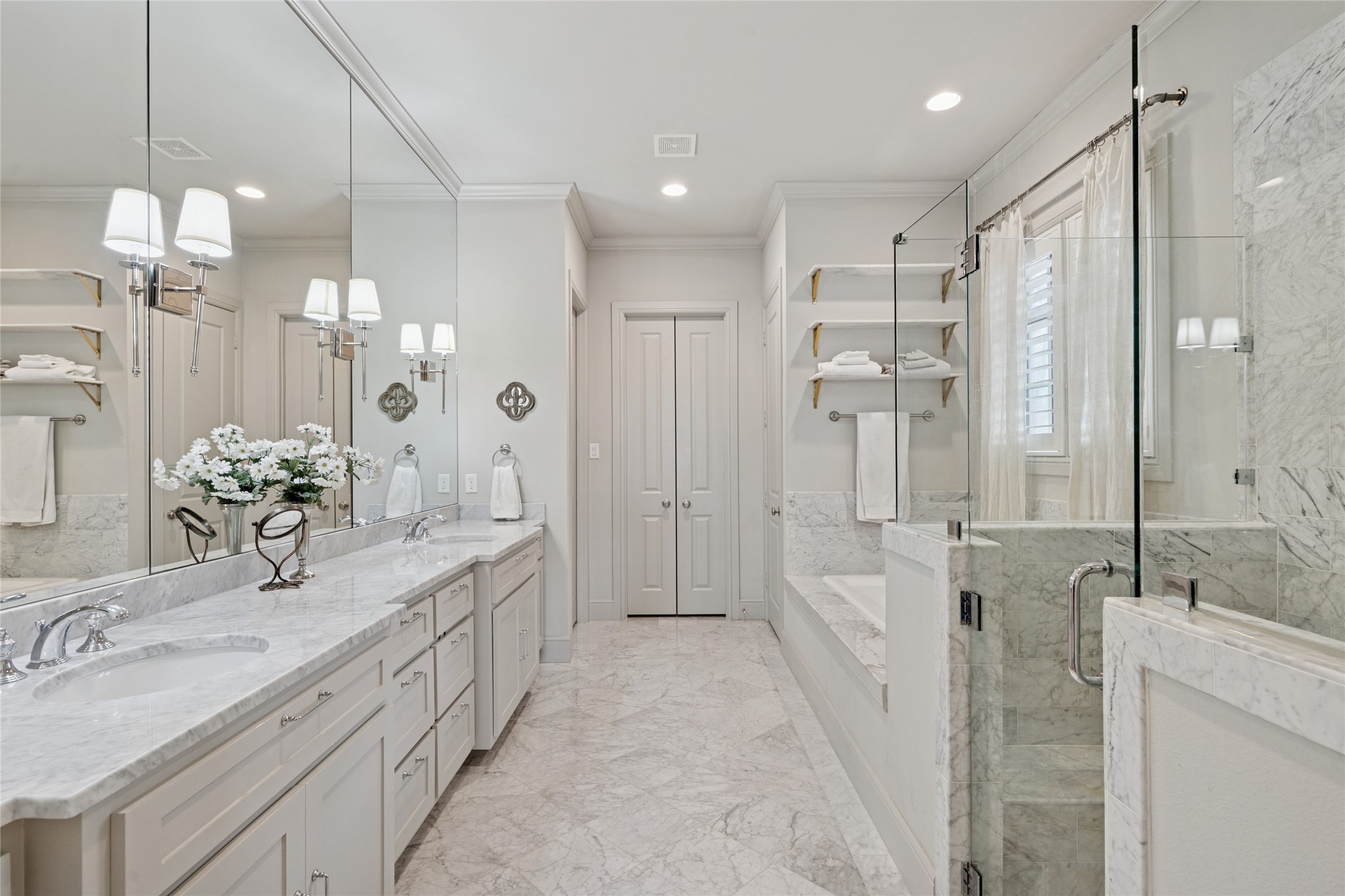 Fort Worth, Texas, 76109, United States, 5 Bedrooms Bedrooms, ,5 BathroomsBathrooms,Residential,For Sale,1866659
