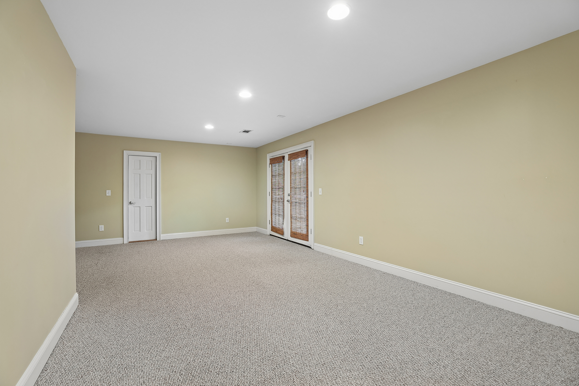  Handsome Updated Home with Amazing Space, Indoors and Out - 物件實景