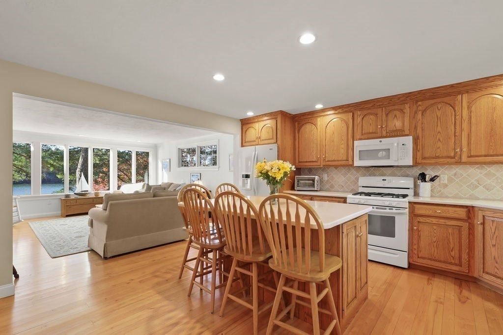 Plymouth, Massachusetts, 02360, United States, 4 Bedrooms Bedrooms, ,5 BathroomsBathrooms,Residential,For Sale,2040614