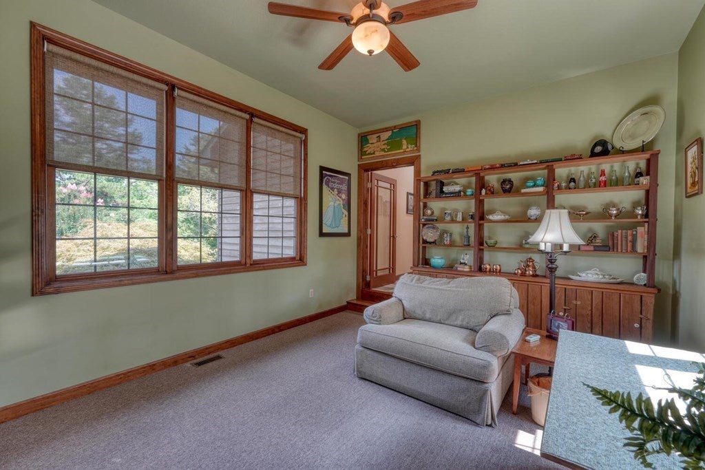 Murphy, North Carolina, 28906, United States, 3 Bedrooms Bedrooms, ,2 BathroomsBathrooms,Residential,For Sale,1926977