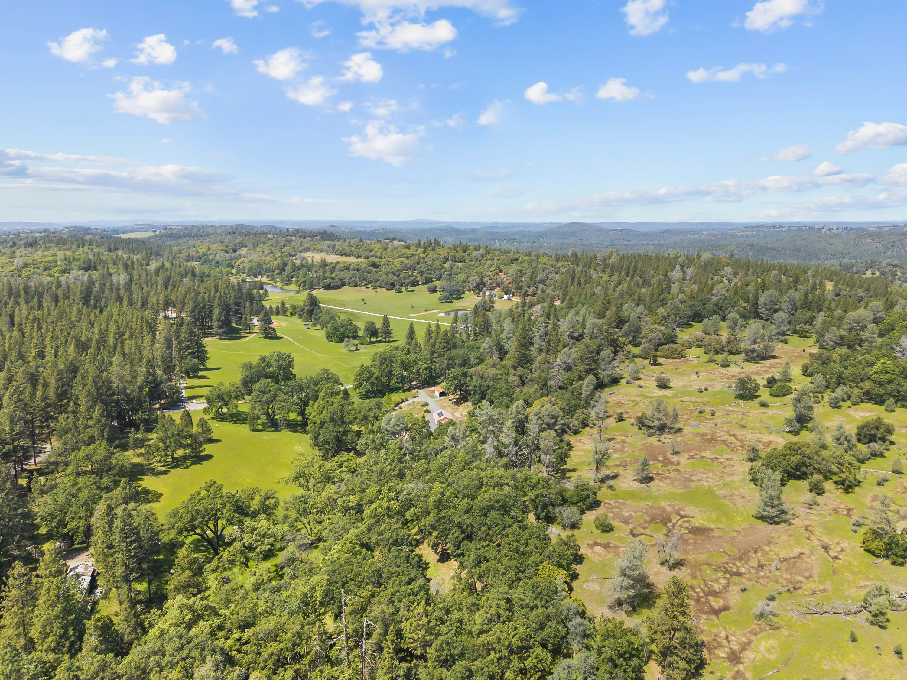  21 Acres - Gated - Renovated - 物件實景