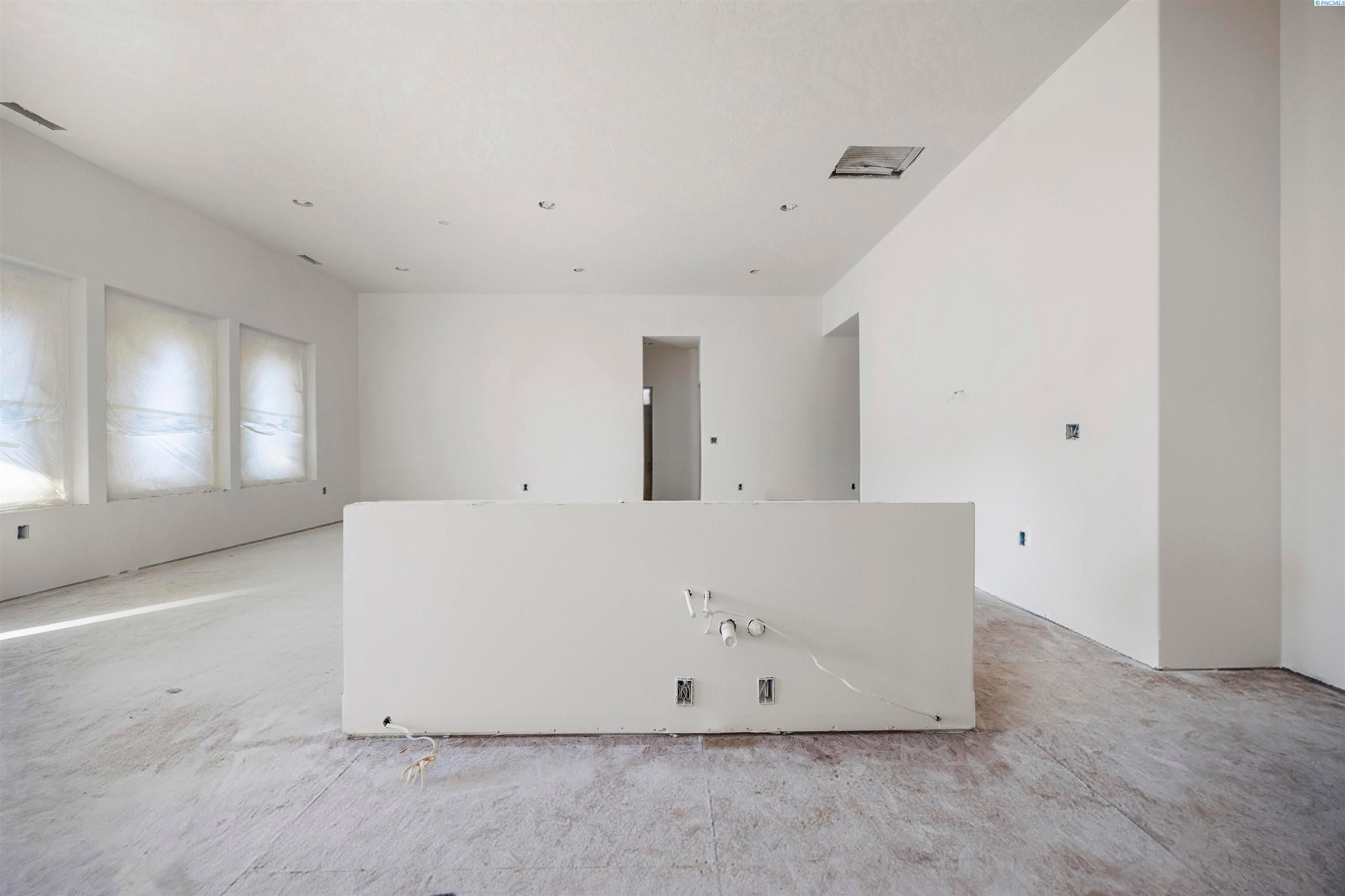 Kennewick, Washington, 99337, United States, 4 Bedrooms Bedrooms, ,1 BathroomBathrooms,Residential,For Sale,1980890