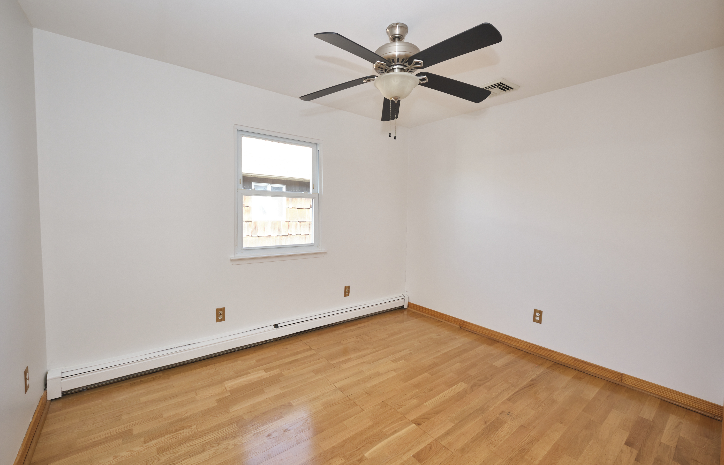 Floral Park, New York, 11001, United States, 5 Bedrooms Bedrooms, ,4 BathroomsBathrooms,Residential,For Sale,1980270