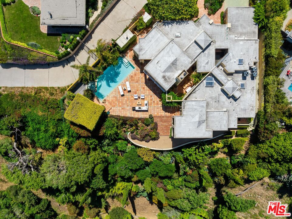 Pacific Palisades, California, 90272, United States, 4 Bedrooms Bedrooms, ,2 BathroomsBathrooms,Residential,For Sale,1770890