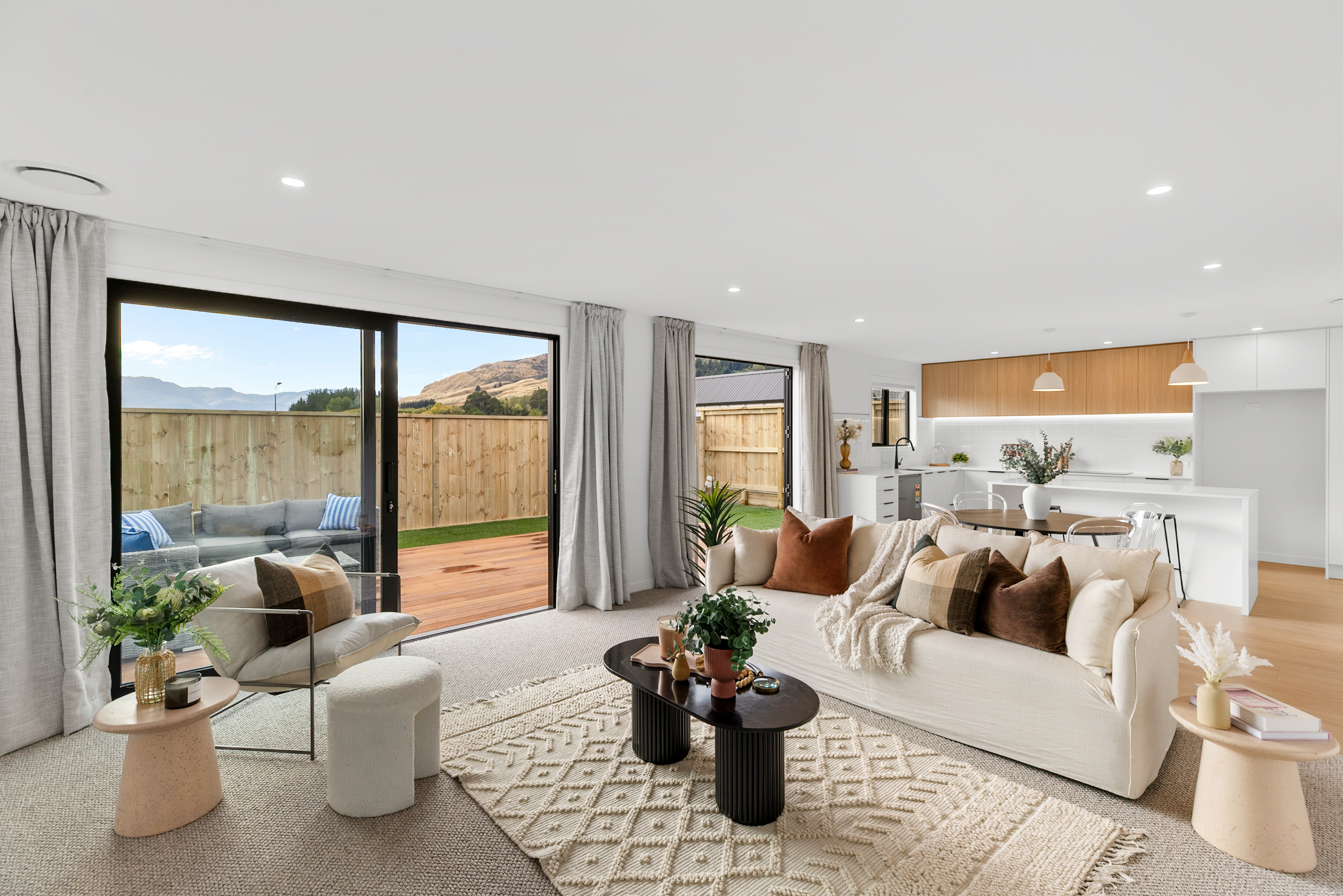  Home and Income - Done Brilliantly - 物件實景