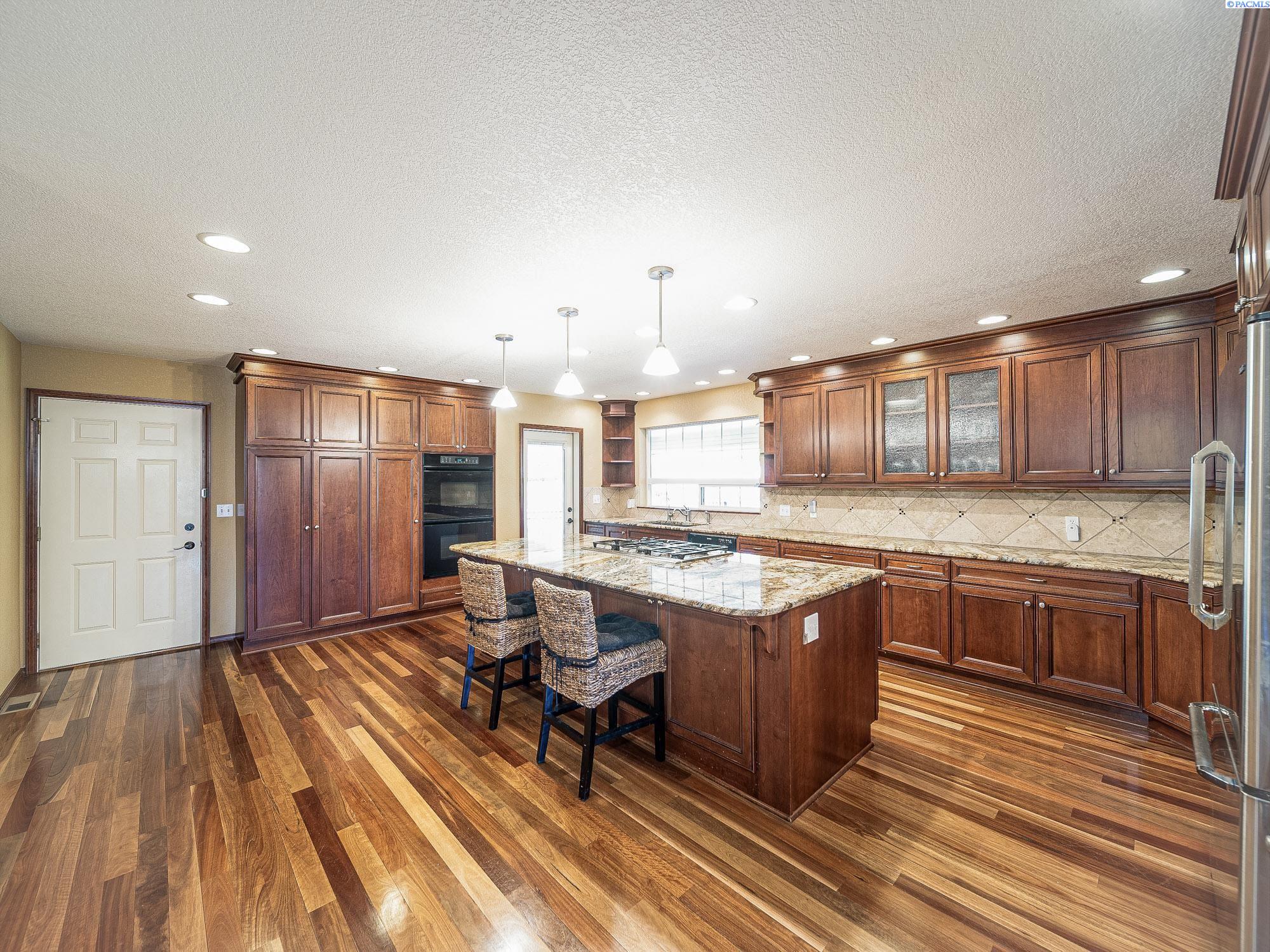 Yakima, Washington, 98908-0000, United States, 4 Bedrooms Bedrooms, ,2 BathroomsBathrooms,Residential,For Sale,1827891