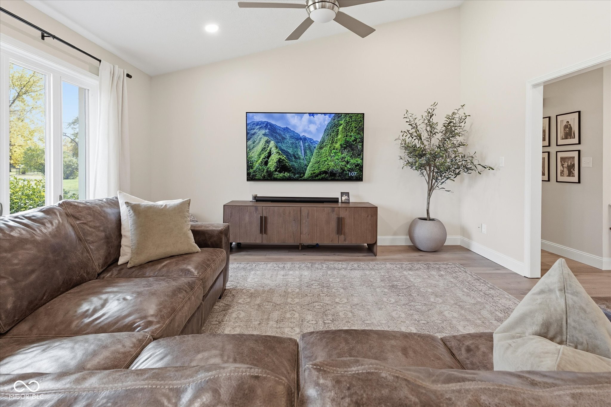 Noblesville, Indiana, 46062, United States, 4 Bedrooms Bedrooms, ,2 BathroomsBathrooms,Residential,For Sale,1987022