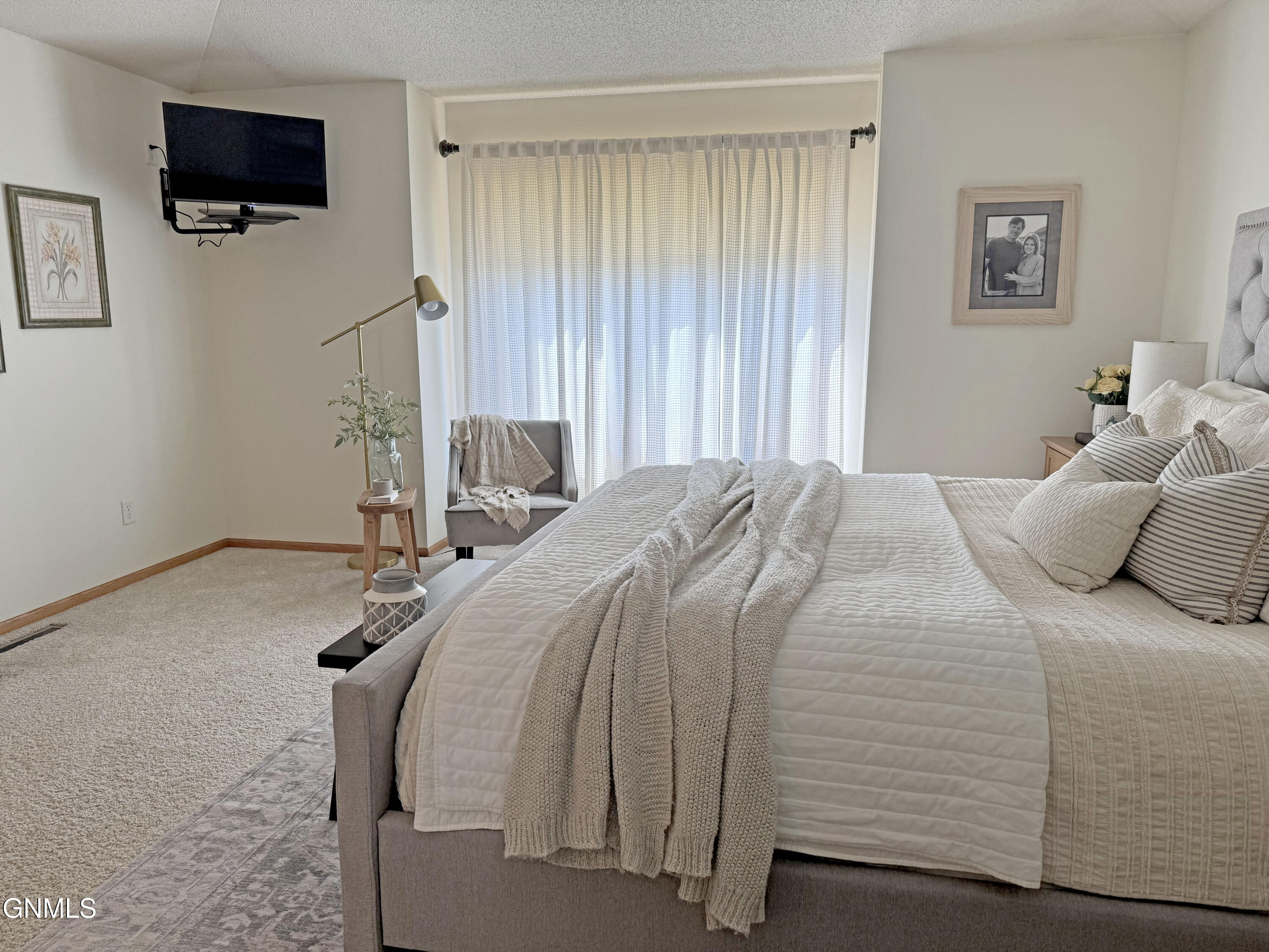 Bismarck, North Dakota, 58503, United States, 5 Bedrooms Bedrooms, ,2 BathroomsBathrooms,Residential,For Sale,2001566