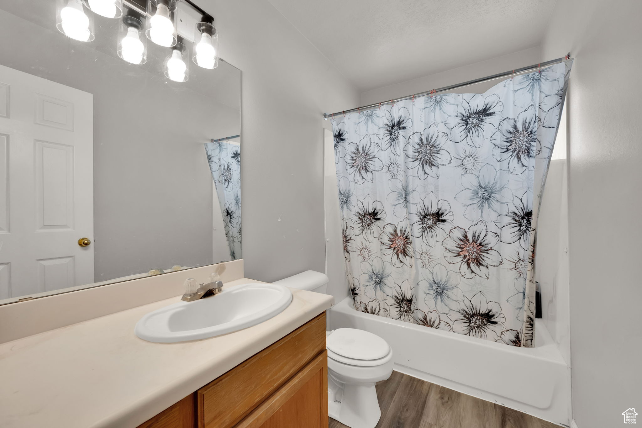 Salt Lake City, Utah, 84118, United States, 5 Bedrooms Bedrooms, ,3 BathroomsBathrooms,Residential,For Sale,1947588