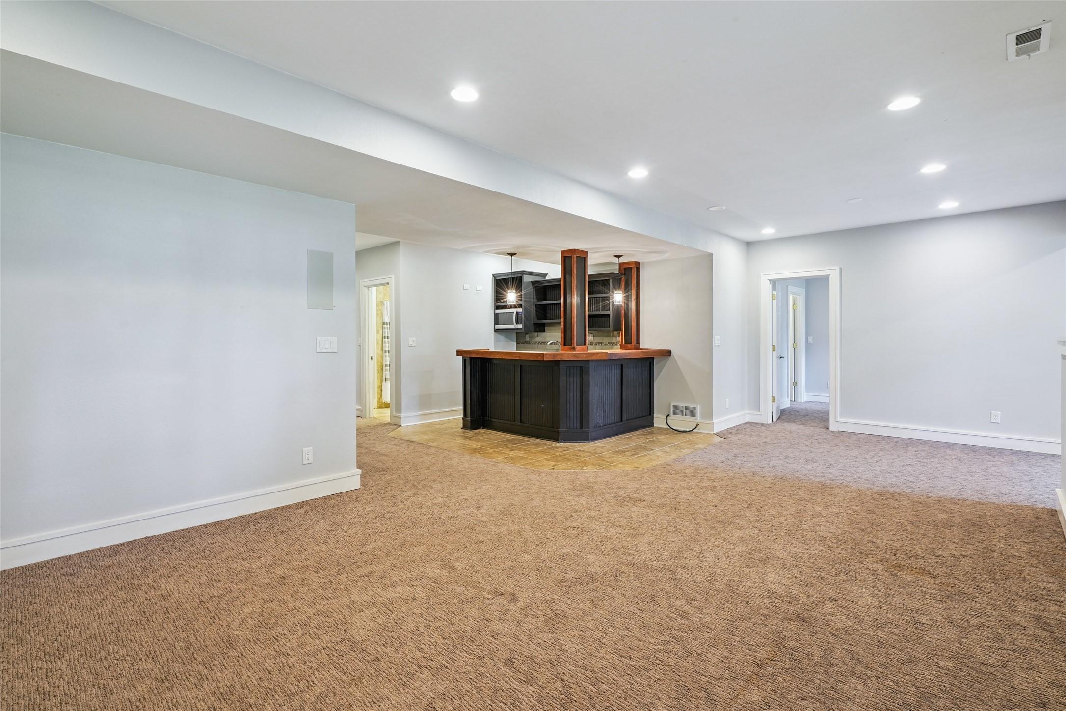 Urbandale, Iowa, 50323, United States, 5 Bedrooms Bedrooms, ,5 BathroomsBathrooms,Residential,For Sale,1978206