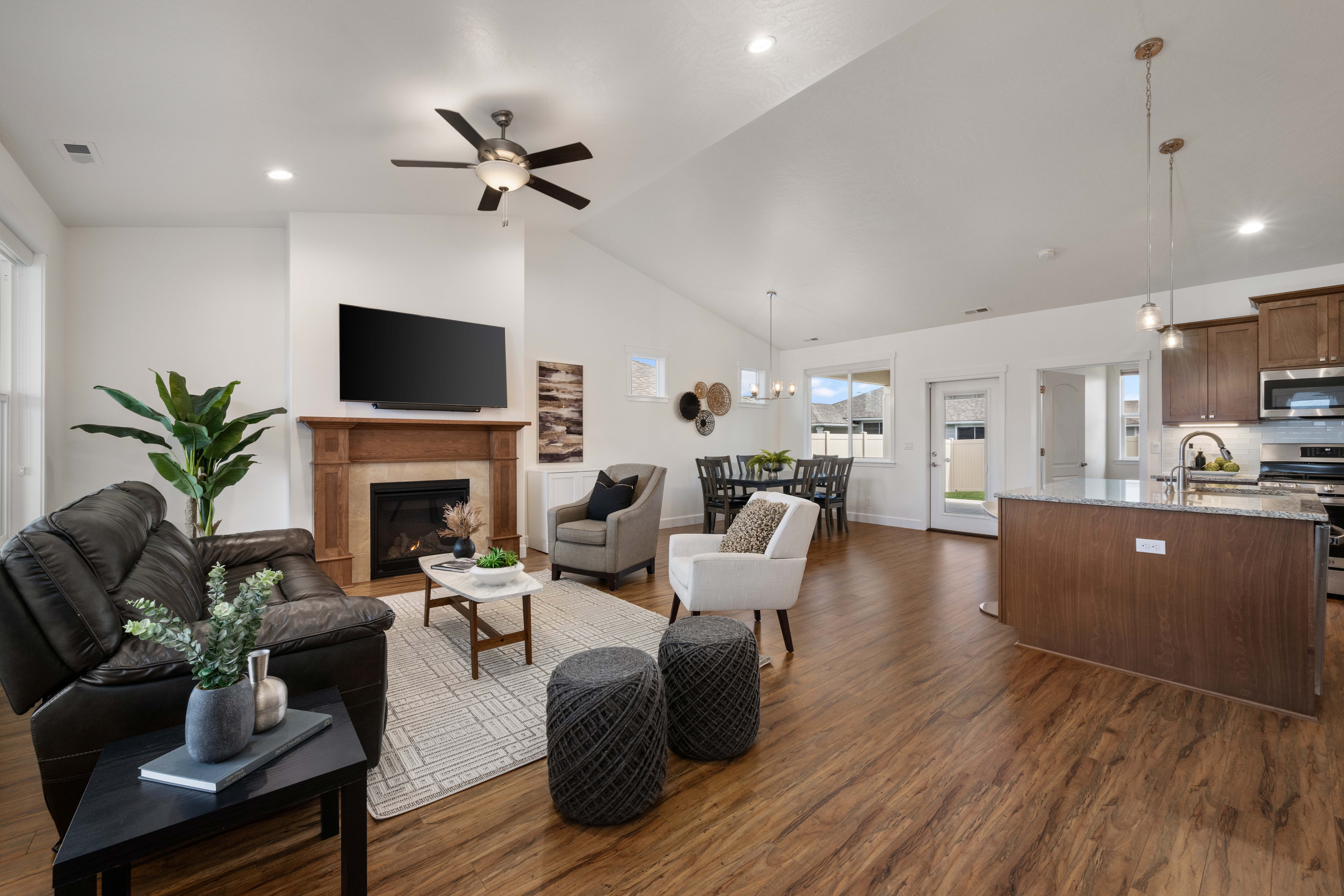  55+ Low Maintenance Living - 物件實景