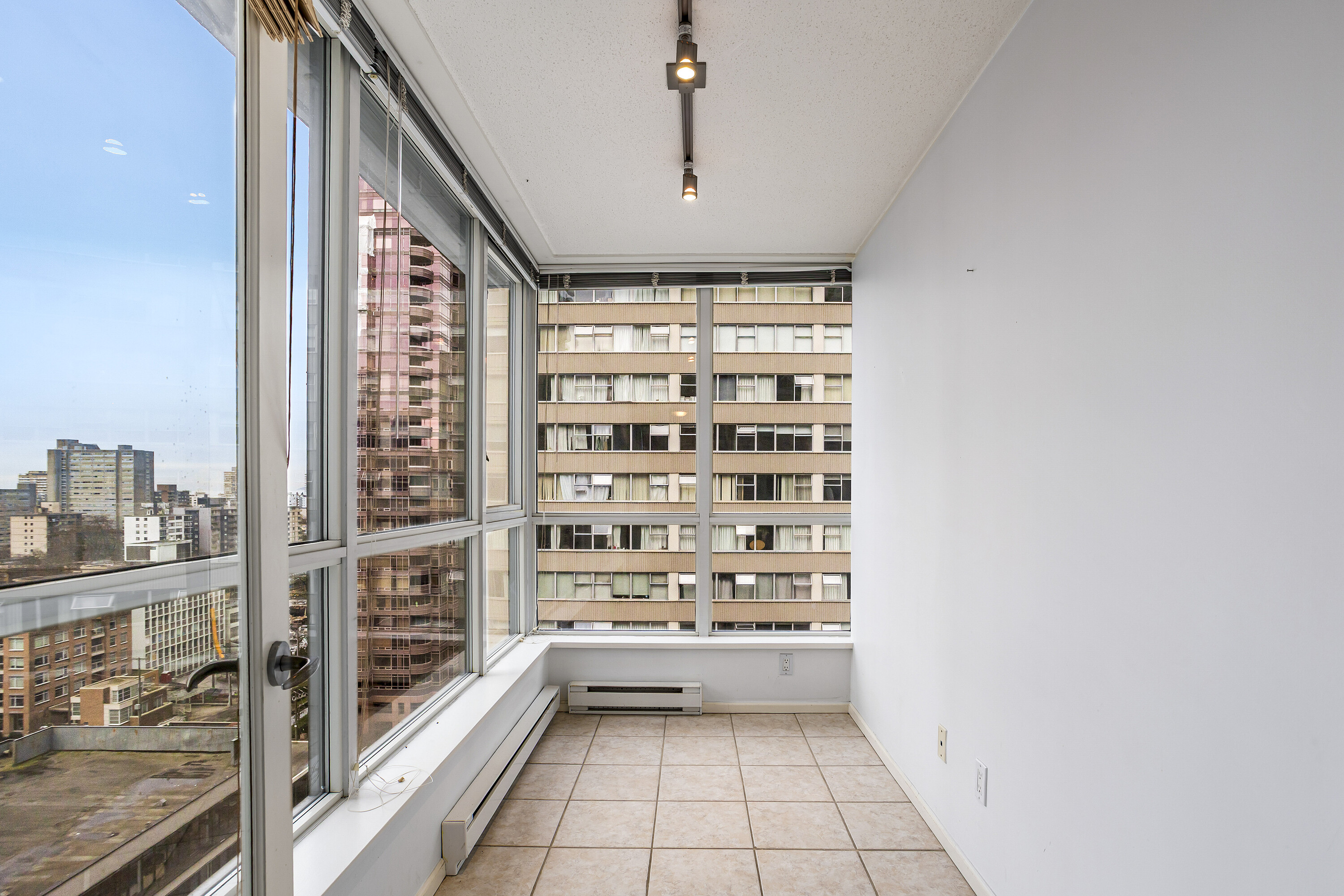  Downtown One Bedroom & Two Den - 物件實景