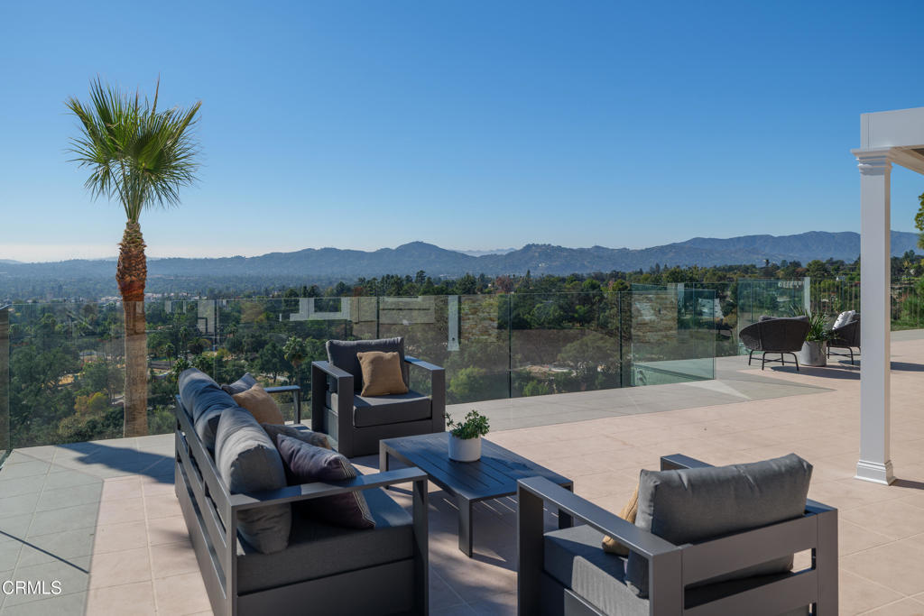 Altadena, California, 91001, United States, 5 Bedrooms Bedrooms, ,6 BathroomsBathrooms,Residential,For Sale,1989048