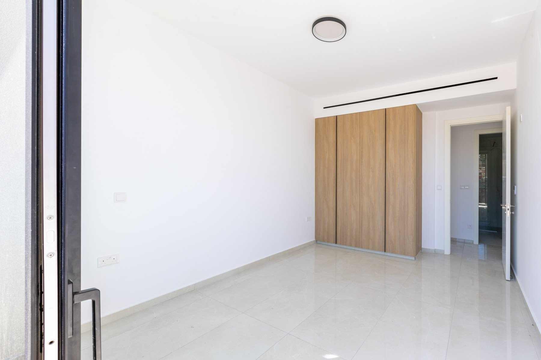  Three-Bedroom Villa with Rooftop Sea Views in a Gated Complex in Chlorakas - 物件實景