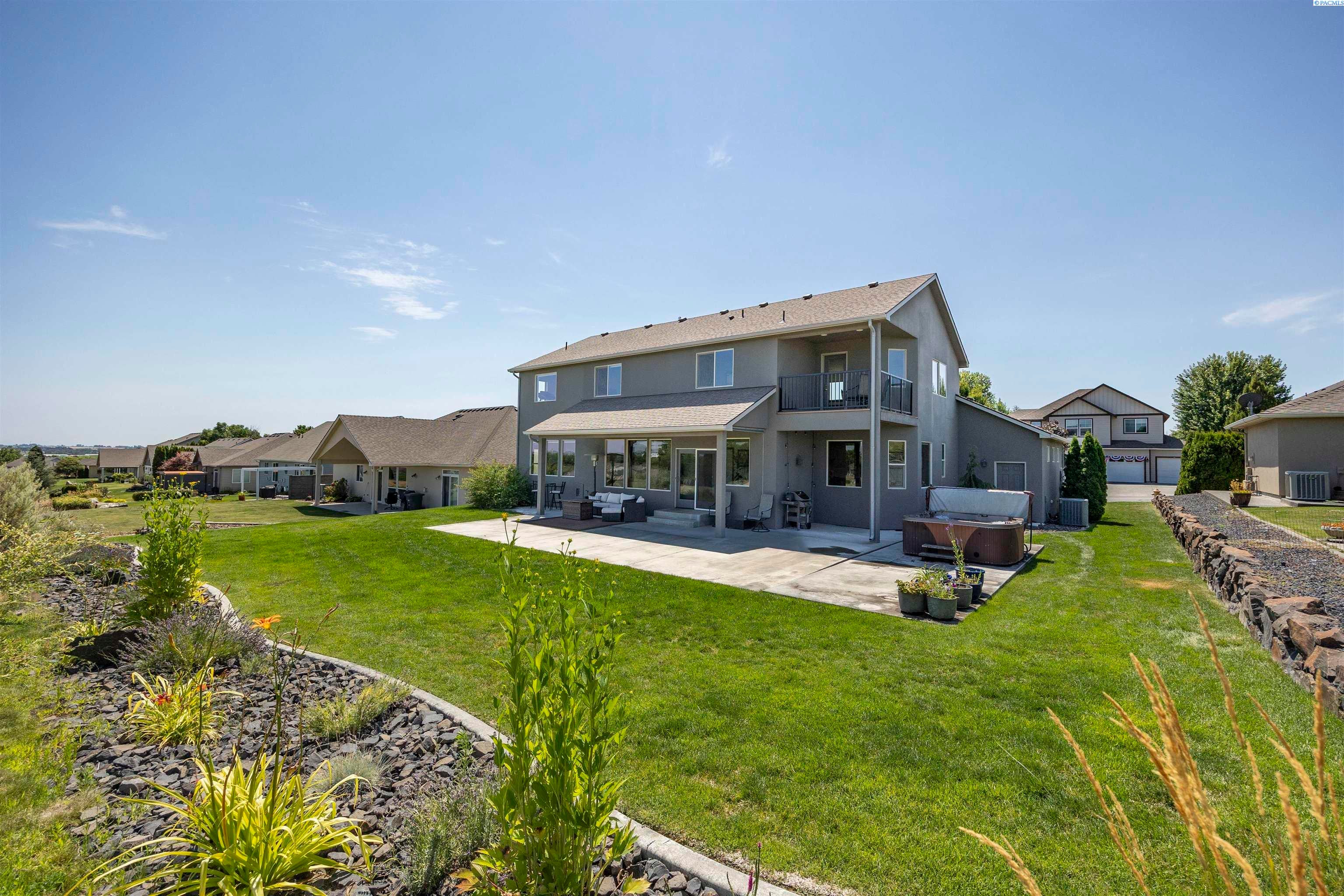 Richland, Washington, 99354, United States, 4 Bedrooms Bedrooms, ,3 BathroomsBathrooms,Residential,For Sale,1980969
