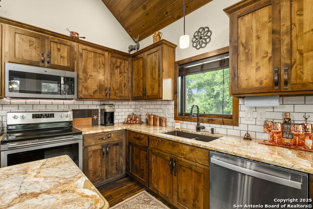 Kerrville, Texas, 78028, United States, 3 Bedrooms Bedrooms, ,3 BathroomsBathrooms,Residential,For Sale,1685103