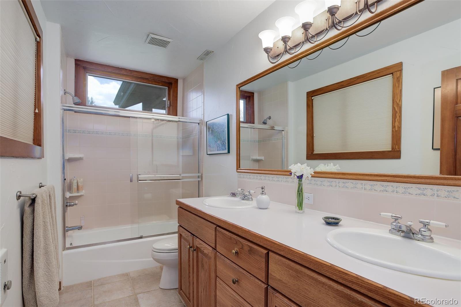 Longmont, Colorado, 80503, United States, 3 Bedrooms Bedrooms, ,1 BathroomBathrooms,Residential,For Sale,1826397
