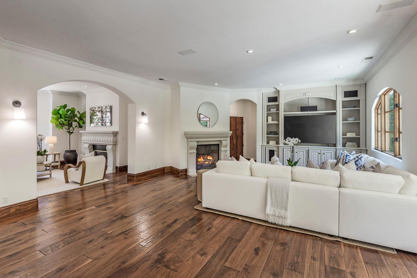 Menlo Park, California, 94025, United States, 5 Bedrooms Bedrooms, ,7 BathroomsBathrooms,Residential,For Sale,1941806