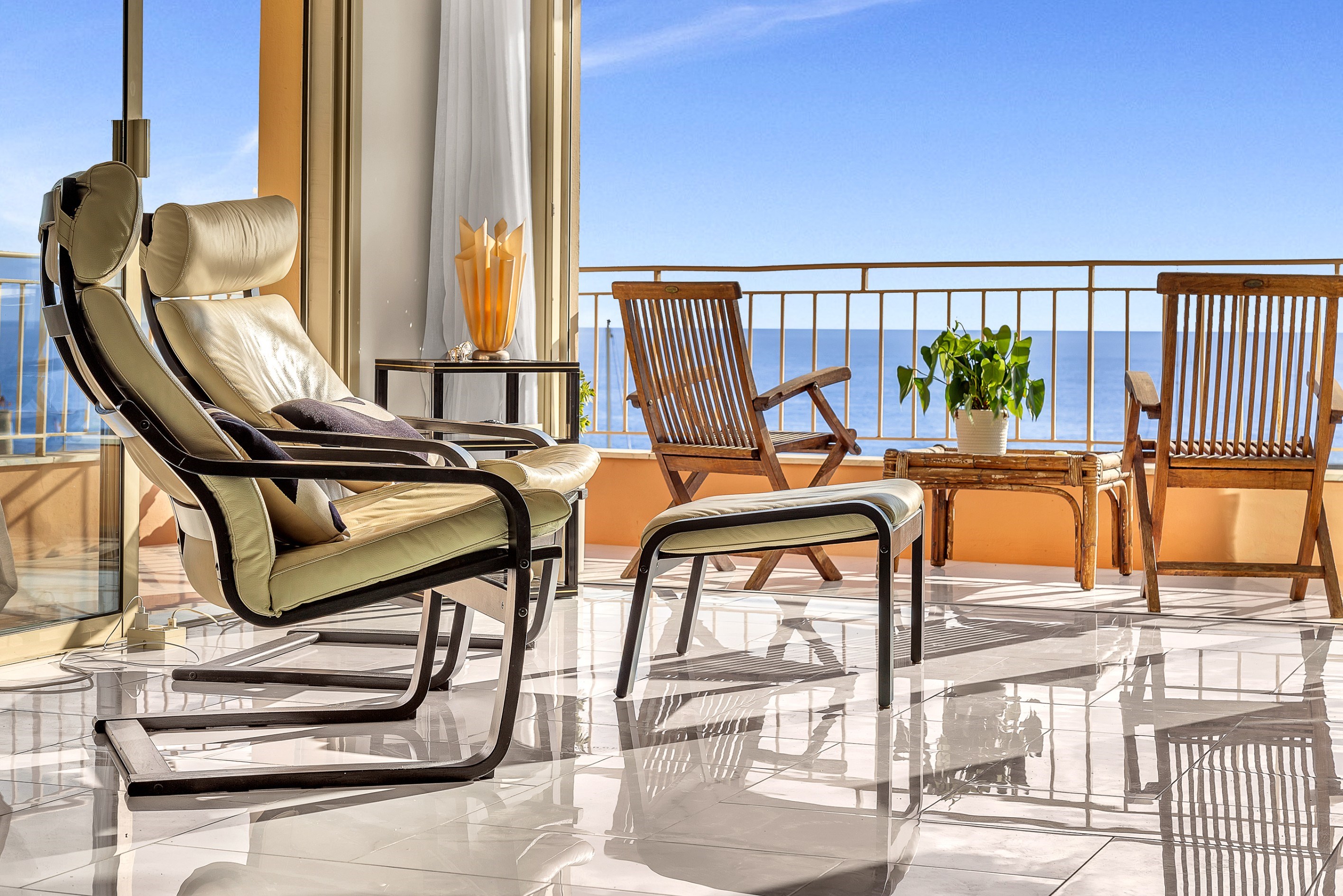  Seafront 2-bed apartment + Garage in Menton Garavan and panoramic sea view - 物件實景