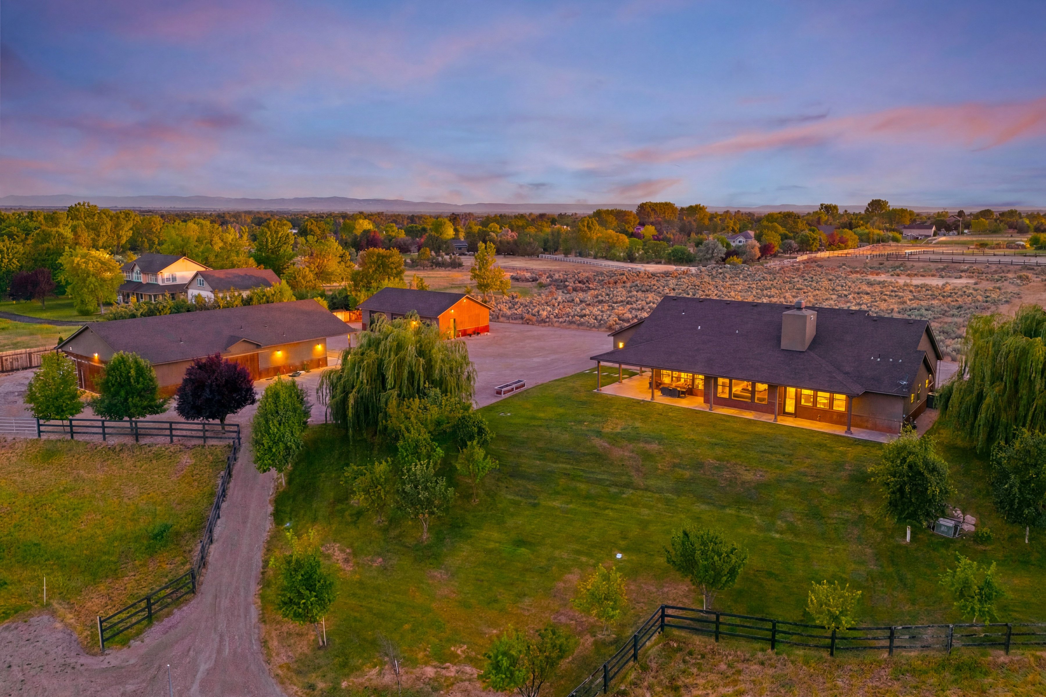  Ranch Living with Mountain View - 物件實景