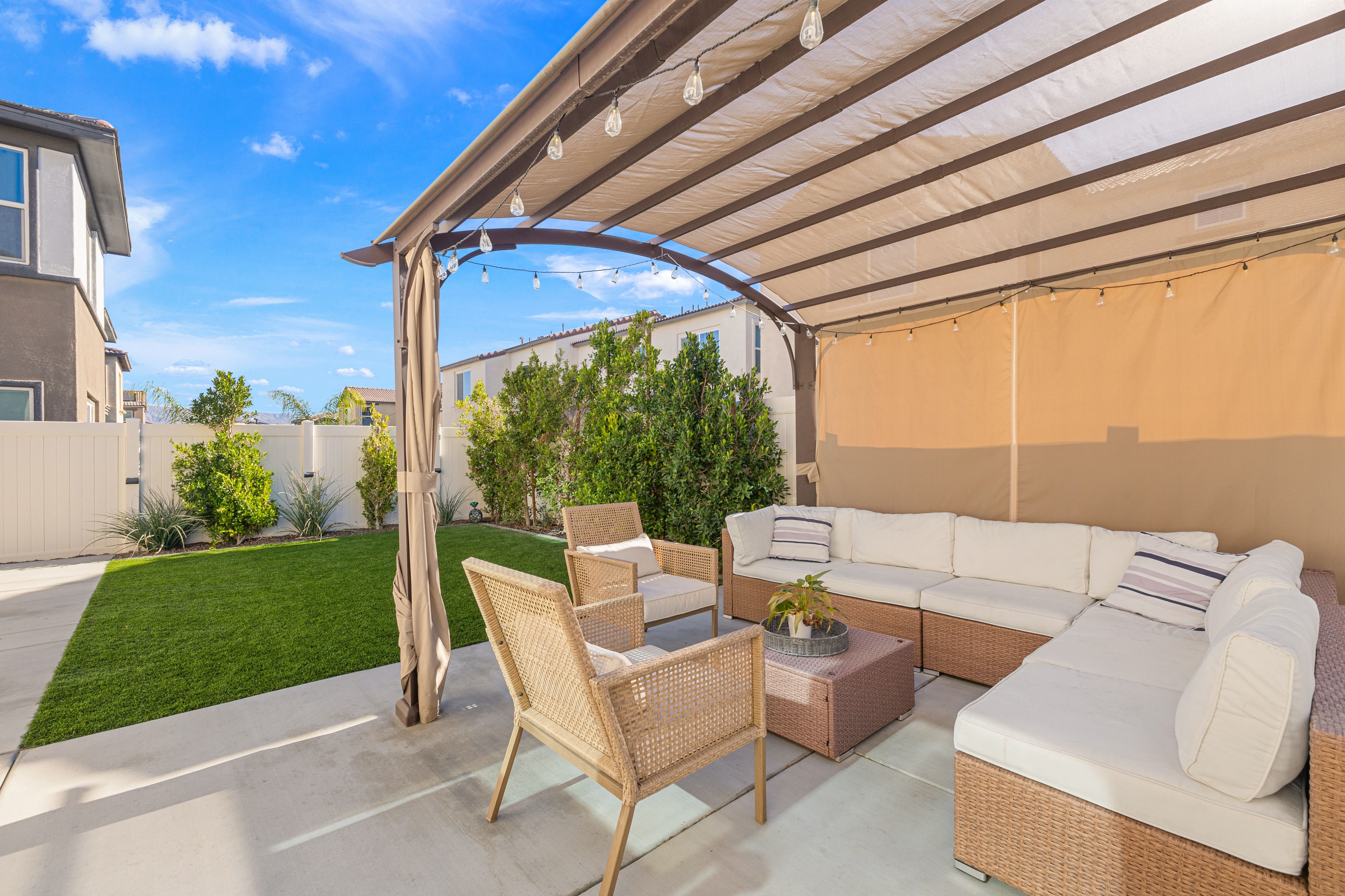  Desert Dream Home with Owned Solar & low HOA - 物件實景