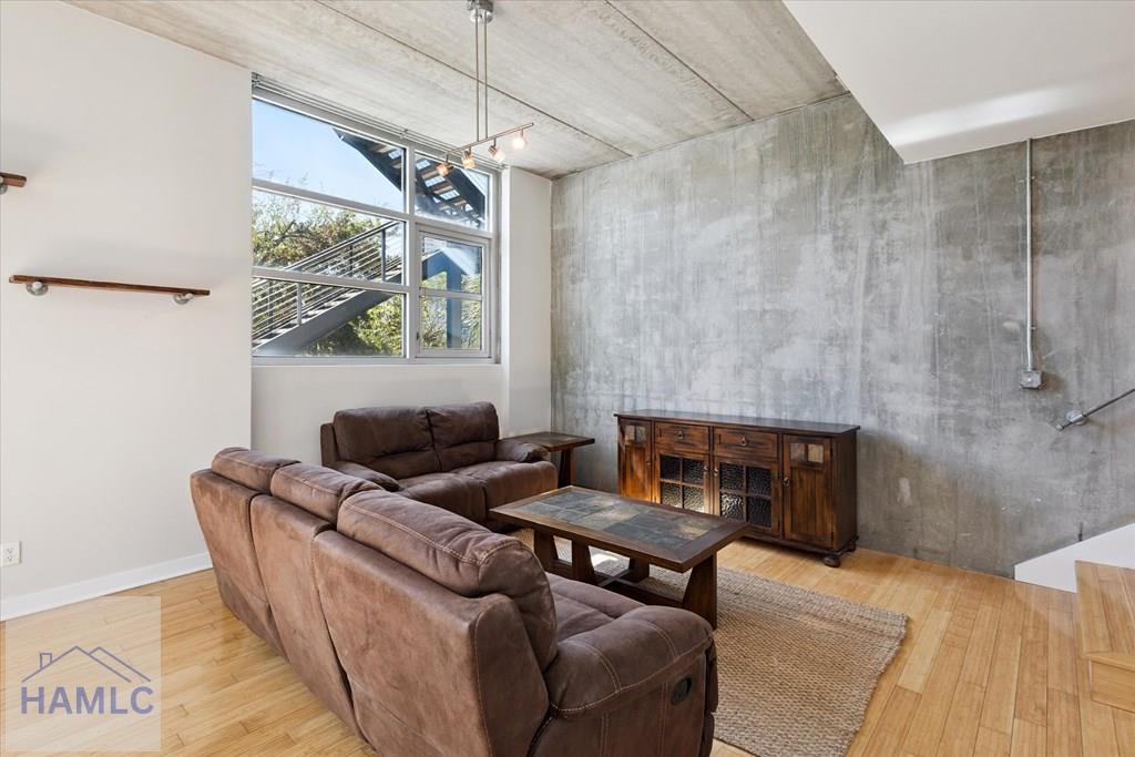 Savannah, Georgia, 31401, United States, 2 Bedrooms Bedrooms, ,3 BathroomsBathrooms,Residential,For Sale,1957679