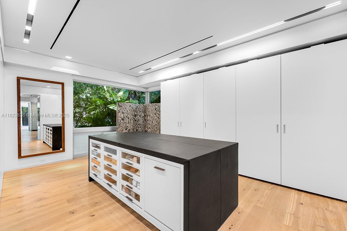 Miami Beach, Florida, 33141, United States, 4 Bedrooms Bedrooms, ,6 BathroomsBathrooms,Residential,For Sale,1862454