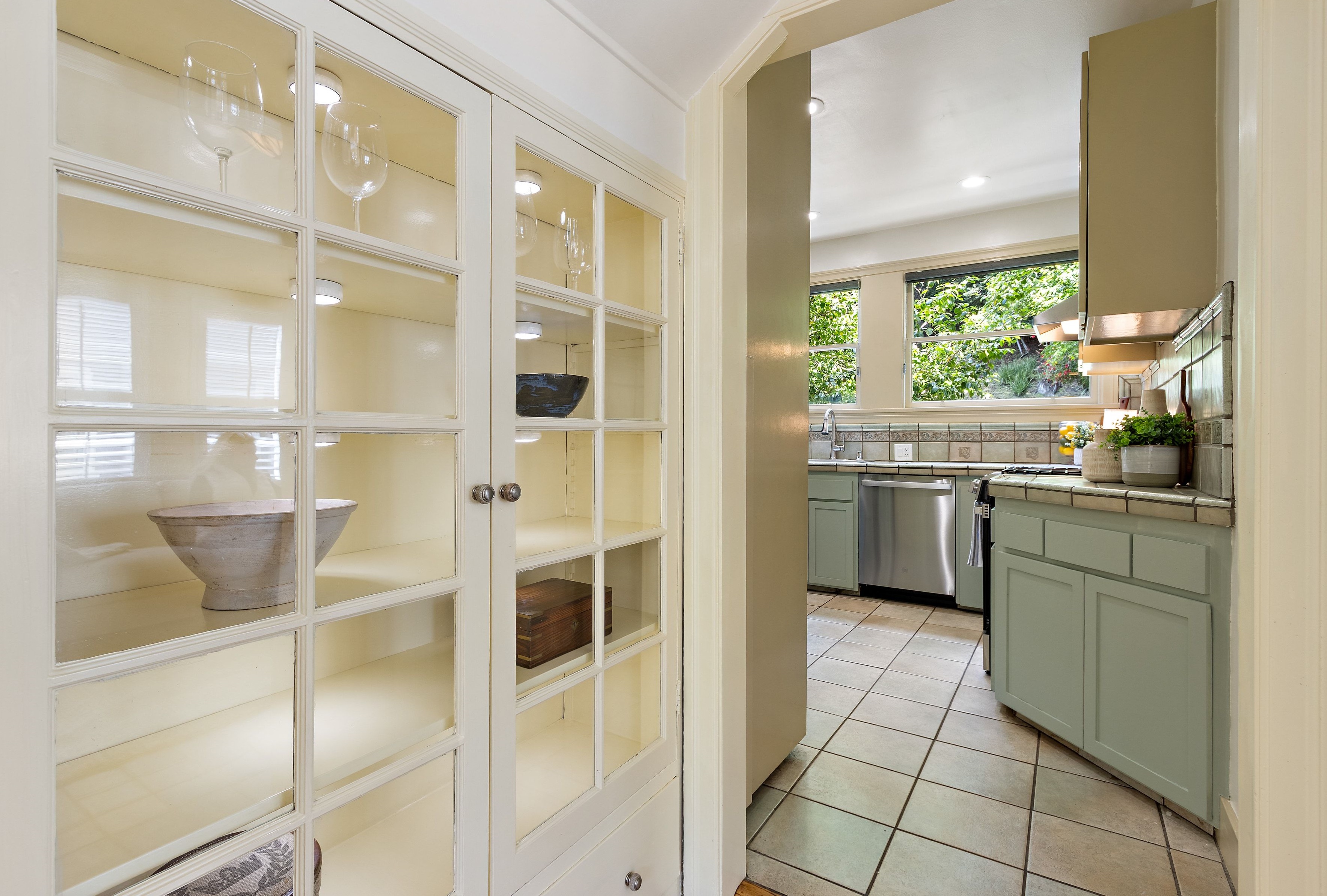  Classic Character Meets Modern Comfort in Crocker Highlands - 物件實景