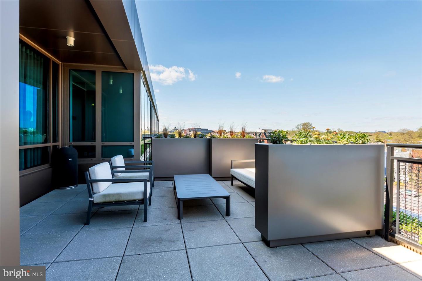 Washington, District of Columbia, 20003, United States, 1 Bedroom Bedrooms, ,2 BathroomsBathrooms,Residential,For Sale,1766672
