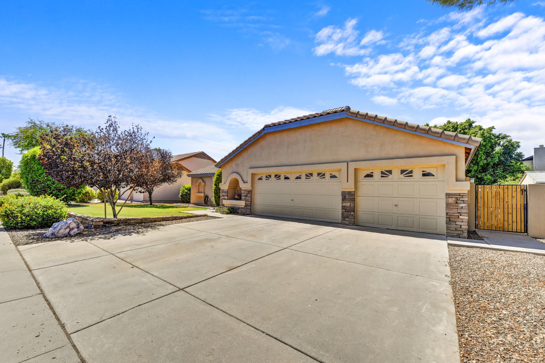  Camelot Village - 物件實景