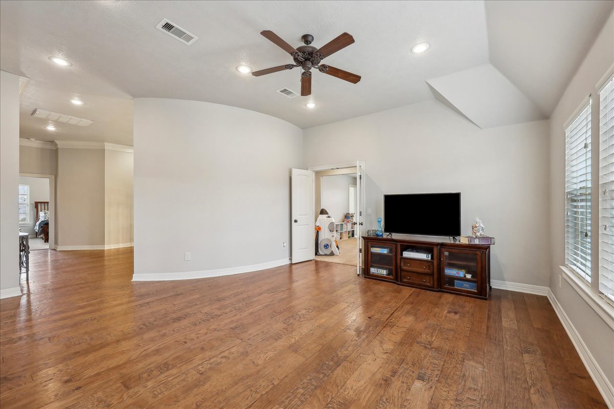 Lumberton, Texas, 77657, United States, 5 Bedrooms Bedrooms, ,4 BathroomsBathrooms,Residential,For Sale,1941970