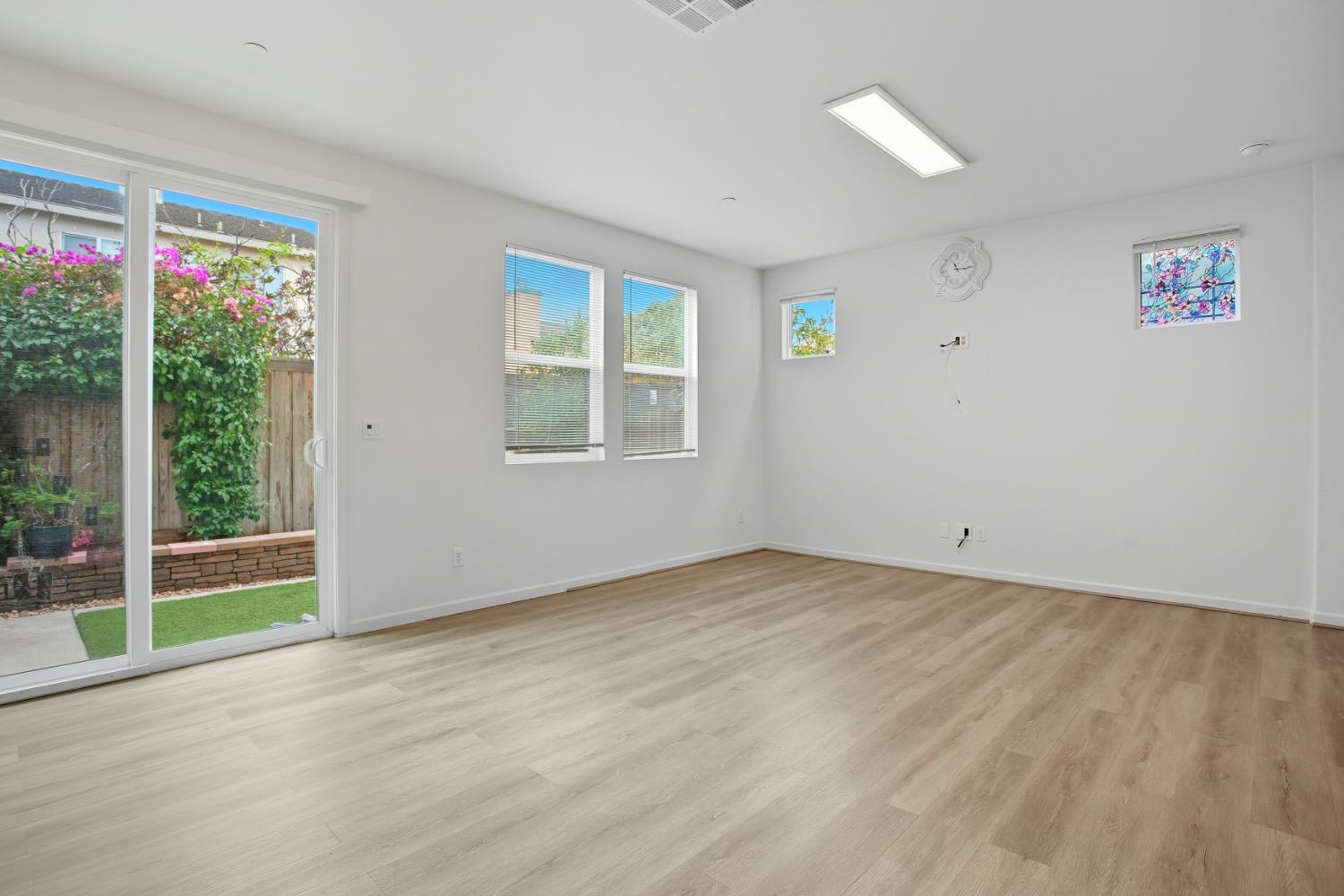 Elk Grove, California, 95758, United States, 3 Bedrooms Bedrooms, ,3 BathroomsBathrooms,Residential,For Sale,1961072