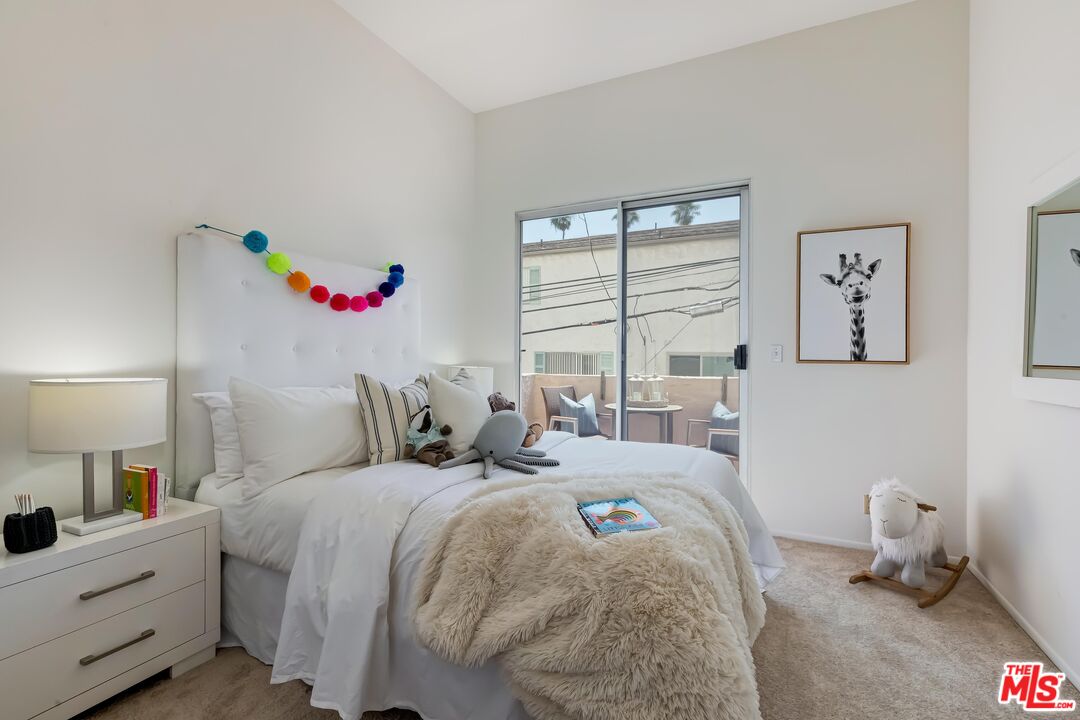 Santa Monica, California, 90403, United States, 2 Bedrooms Bedrooms, ,2 BathroomsBathrooms,Residential,For Sale,2003449