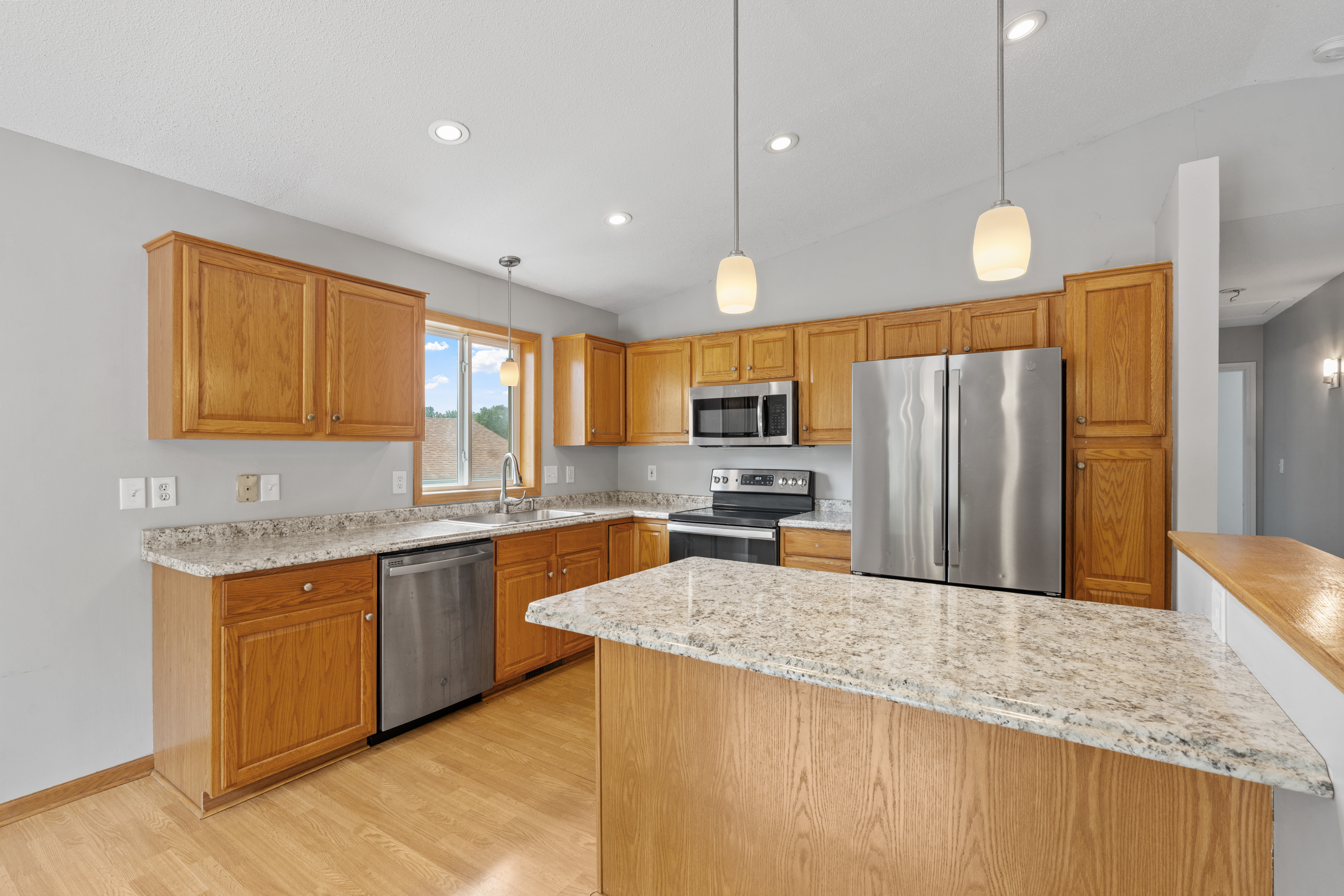  Thoughtfully Maintained Living with Modern Style and Ease - 物件實景