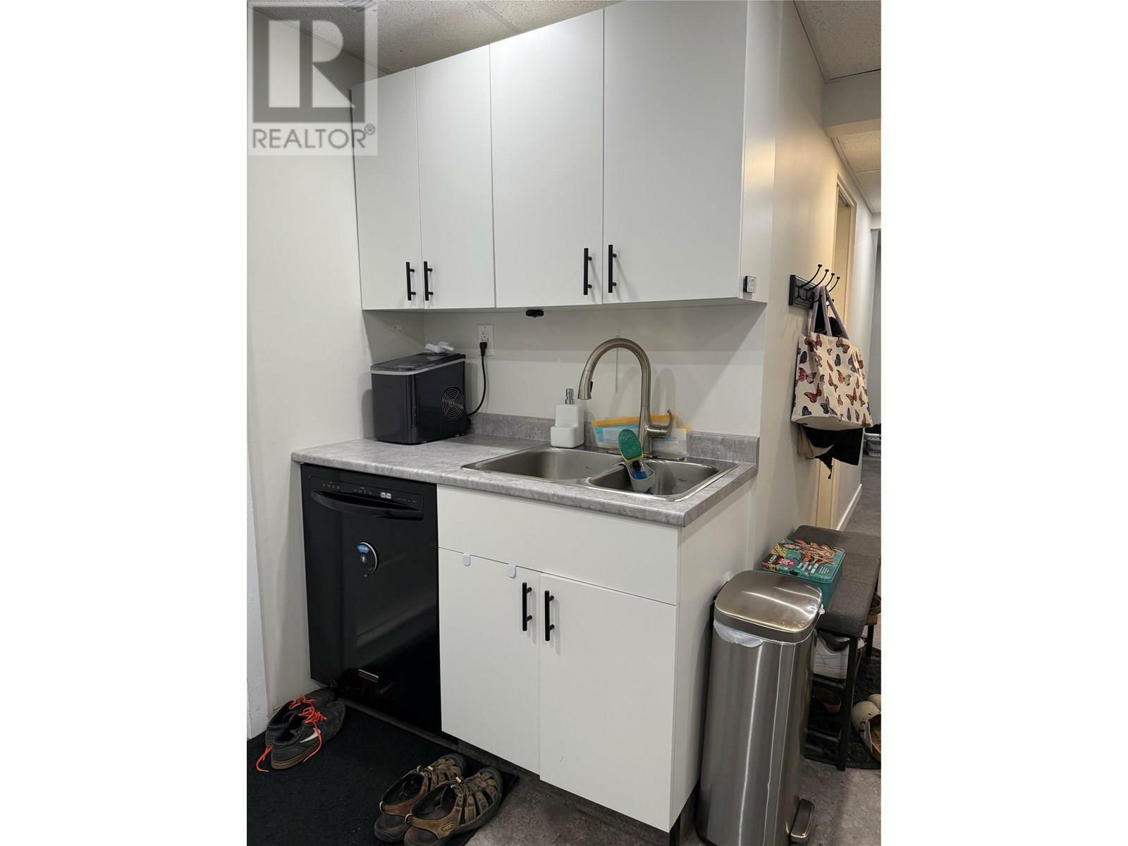 KAMLOOPS, British Columbia, V2H 1L4, CA, 4 Bedrooms Bedrooms, ,2 BathroomsBathrooms,Residential,For Sale,1874935
