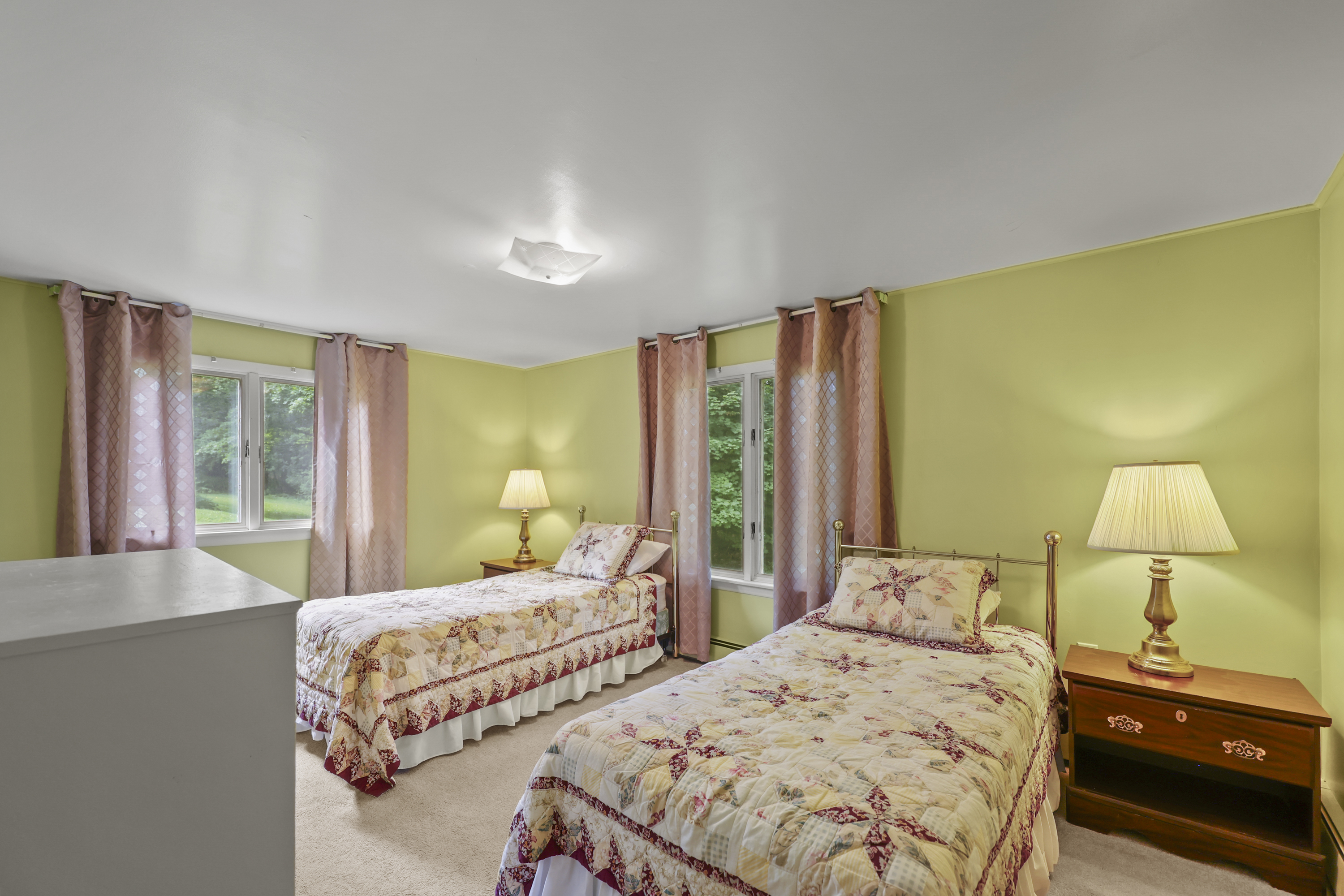  Immaculate 4 Bed Ranch with 3-Season Porch near Lake Onota - 物件實景